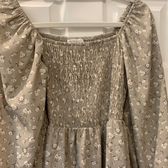 Dresses & Skirts - Sage colored floral dress